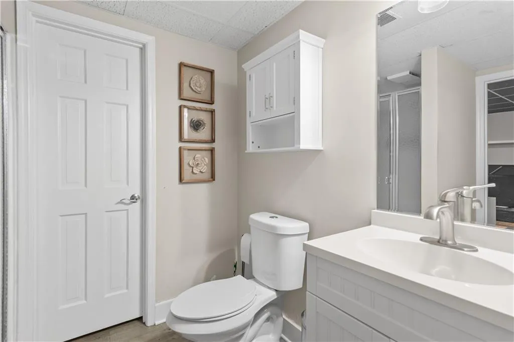 Roswell, Georgia 30075, United States, 5 Bedrooms Bedrooms, ,5 BathroomsBathrooms,Residential,Active,142481