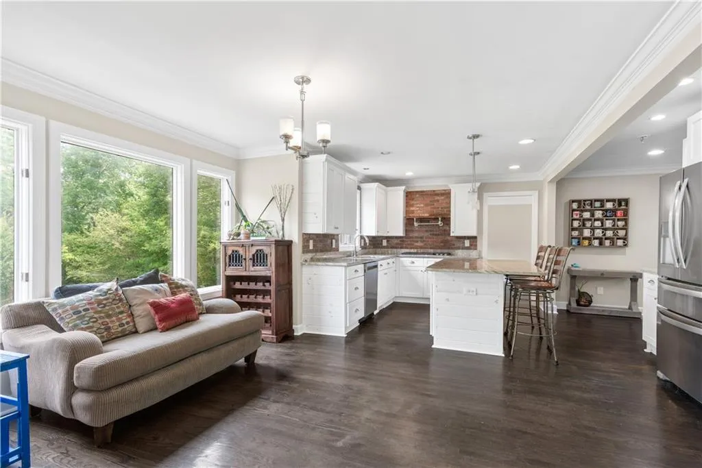 Roswell, Georgia 30075, United States, 5 Bedrooms Bedrooms, ,5 BathroomsBathrooms,Residential,Active,142481