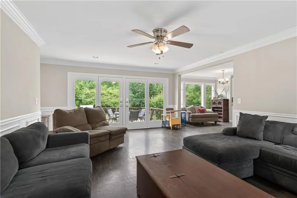 Roswell, Georgia 30075, United States, 5 Bedrooms Bedrooms, ,5 BathroomsBathrooms,Residential,Active,142481