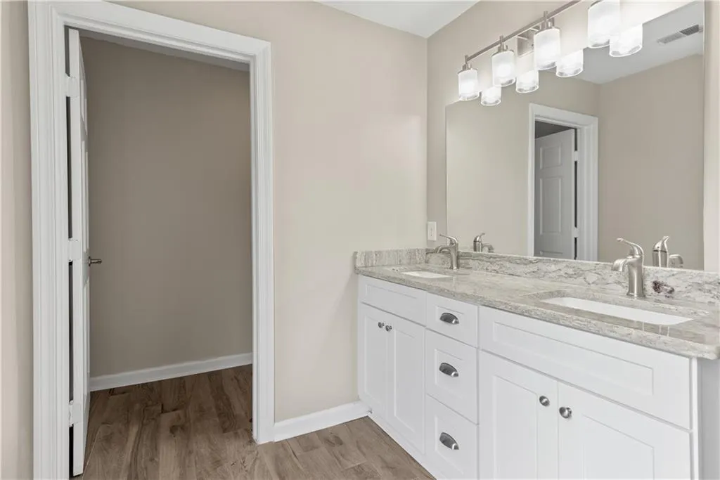 Roswell, Georgia 30075, United States, 5 Bedrooms Bedrooms, ,5 BathroomsBathrooms,Residential,Active,142481