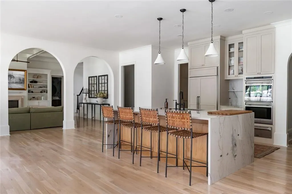 Alpharetta, Georgia 30004, United States, 5 Bedrooms Bedrooms, ,6 BathroomsBathrooms,Residential,Active,222923