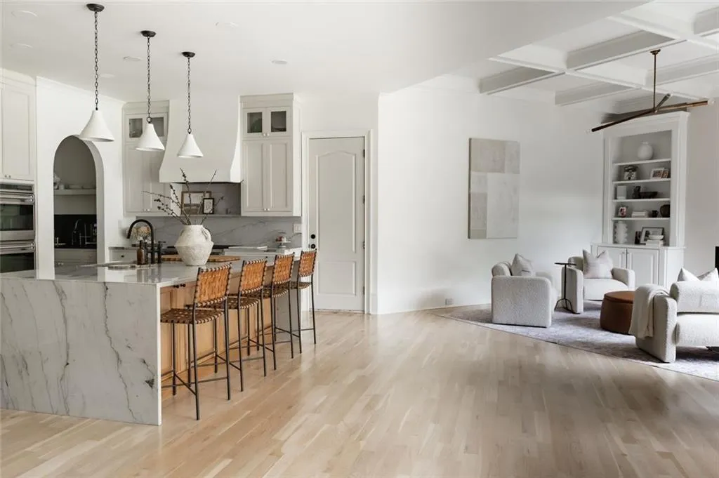 Alpharetta, Georgia 30004, United States, 5 Bedrooms Bedrooms, ,6 BathroomsBathrooms,Residential,Active,222923