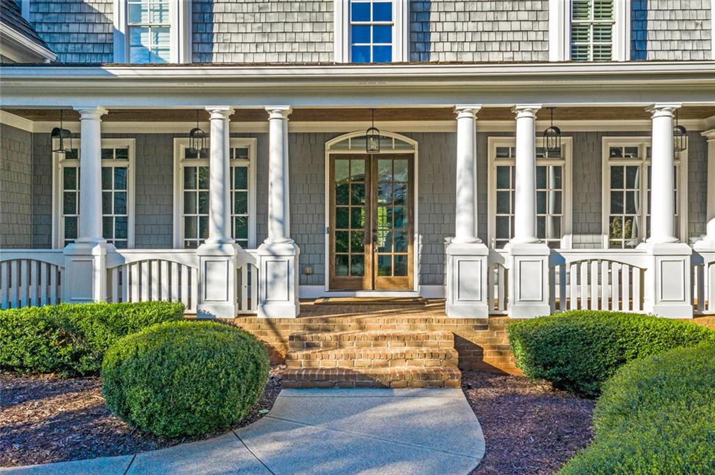 900 Crabapple Hill