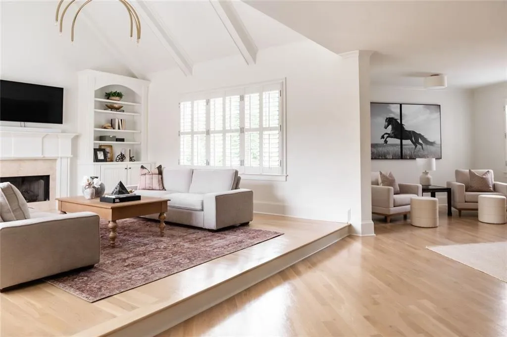 Alpharetta, Georgia 30004, United States, 5 Bedrooms Bedrooms, ,6 BathroomsBathrooms,Residential,Active,222923