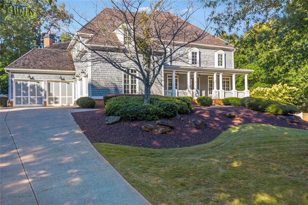 900 Crabapple Hill