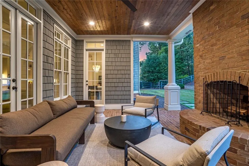 Alpharetta, Georgia 30004, United States, 5 Bedrooms Bedrooms, ,6 BathroomsBathrooms,Residential,Active,222923