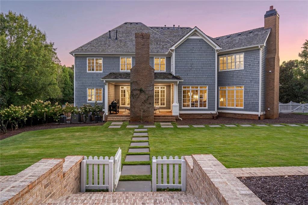 900 Crabapple Hill