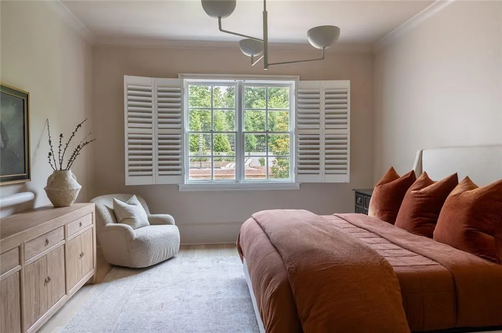 Alpharetta, Georgia 30004, United States, 5 Bedrooms Bedrooms, ,6 BathroomsBathrooms,Residential,Active,222923