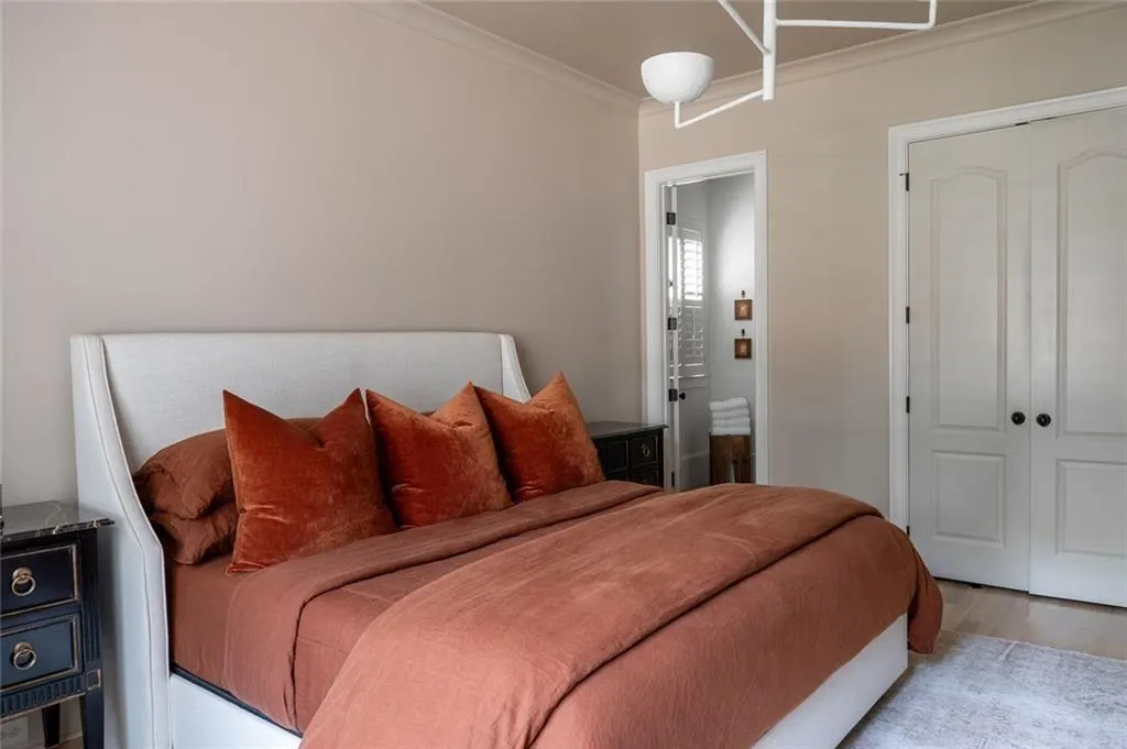 Alpharetta, Georgia 30004, United States, 5 Bedrooms Bedrooms, ,6 BathroomsBathrooms,Residential,Active,222923