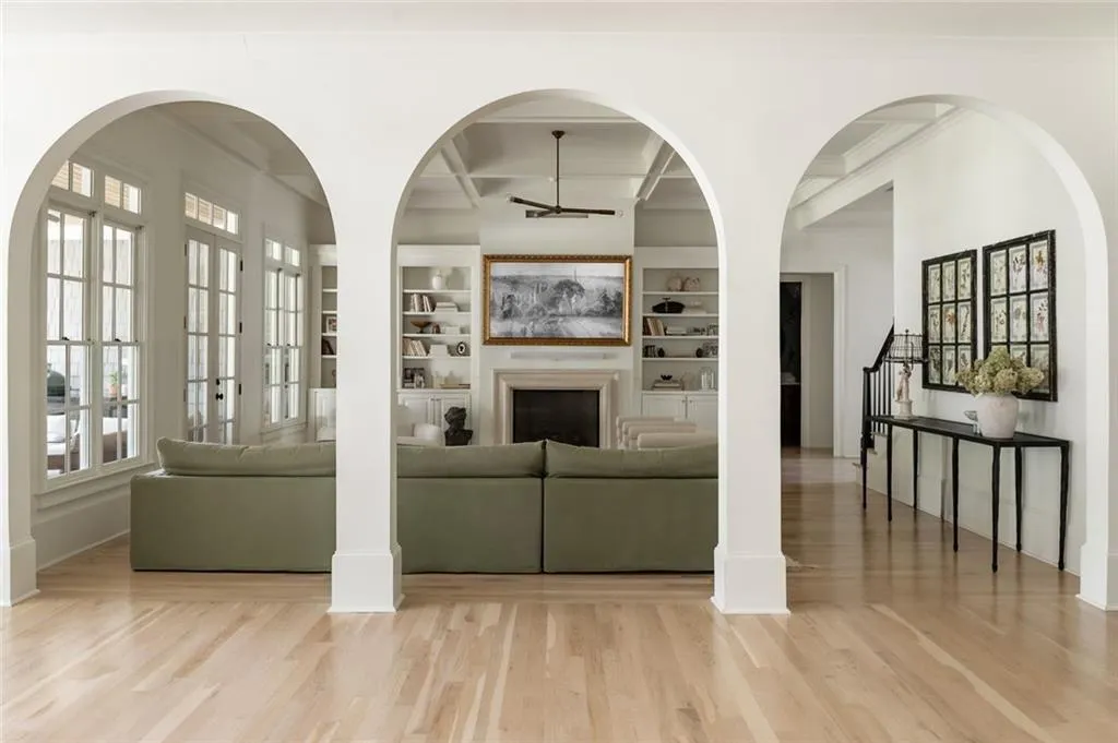 Alpharetta, Georgia 30004, United States, 5 Bedrooms Bedrooms, ,6 BathroomsBathrooms,Residential,Active,222923