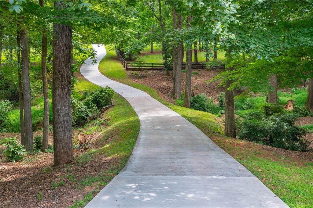 910 Pleasant Hollow Trail