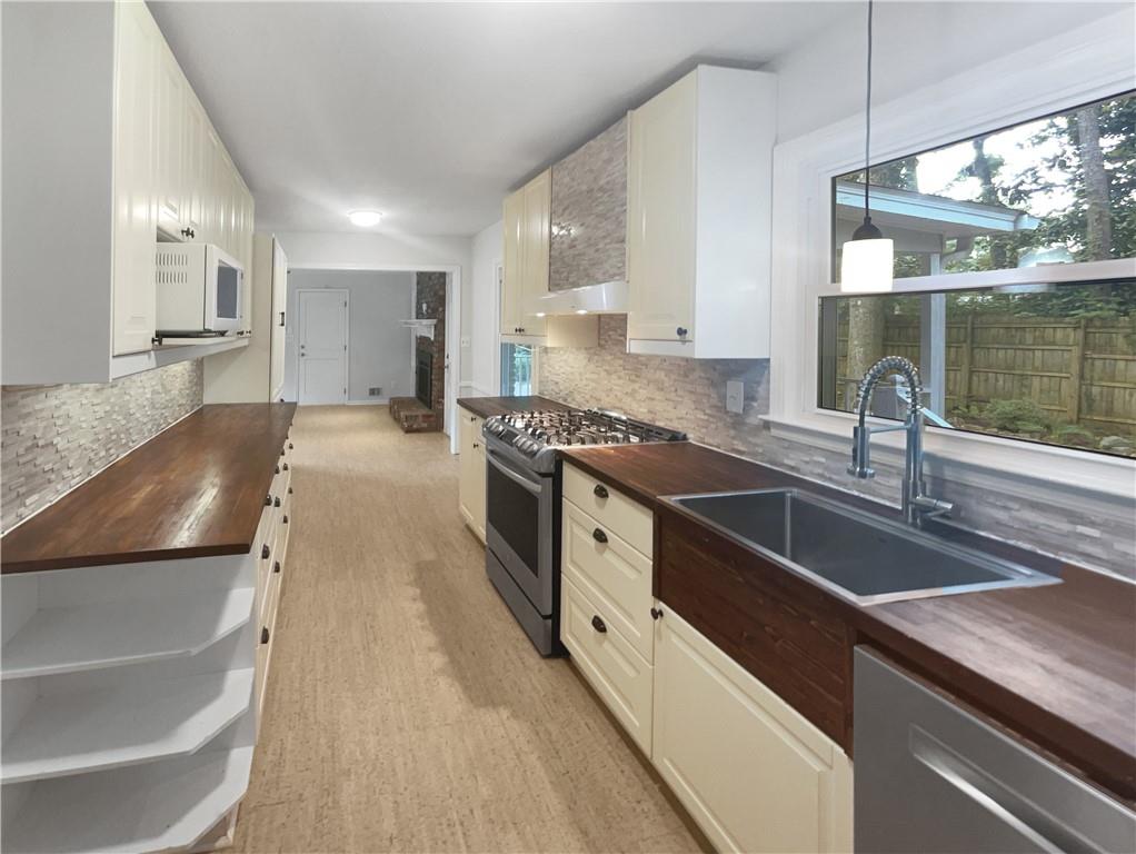 4023 Oak Crest Drive