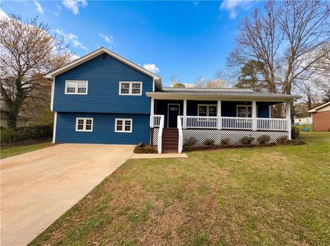 Homes For Sale - 1272 Owen Circle<br/> Sugar Hill, GA 30518