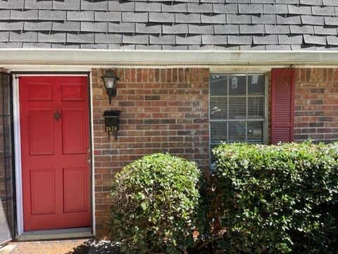 Condo For Sale - 3878 Parklane Drive<br/> Clarkston, GA 30021