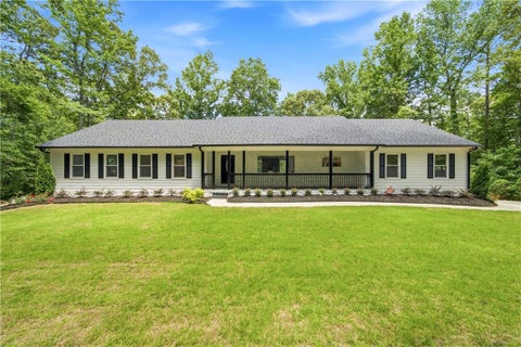 Homes For Sale - 5070 River Lake Drive<br/> Chattahoochee Hills, GA 30213