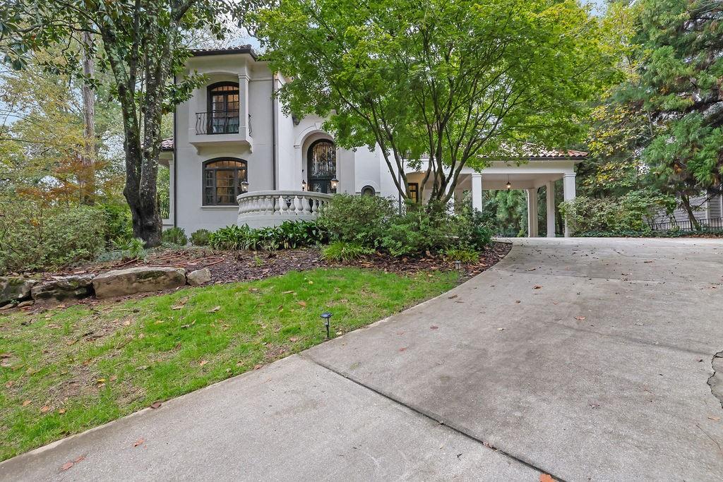 2636 Dobbs Circle NW