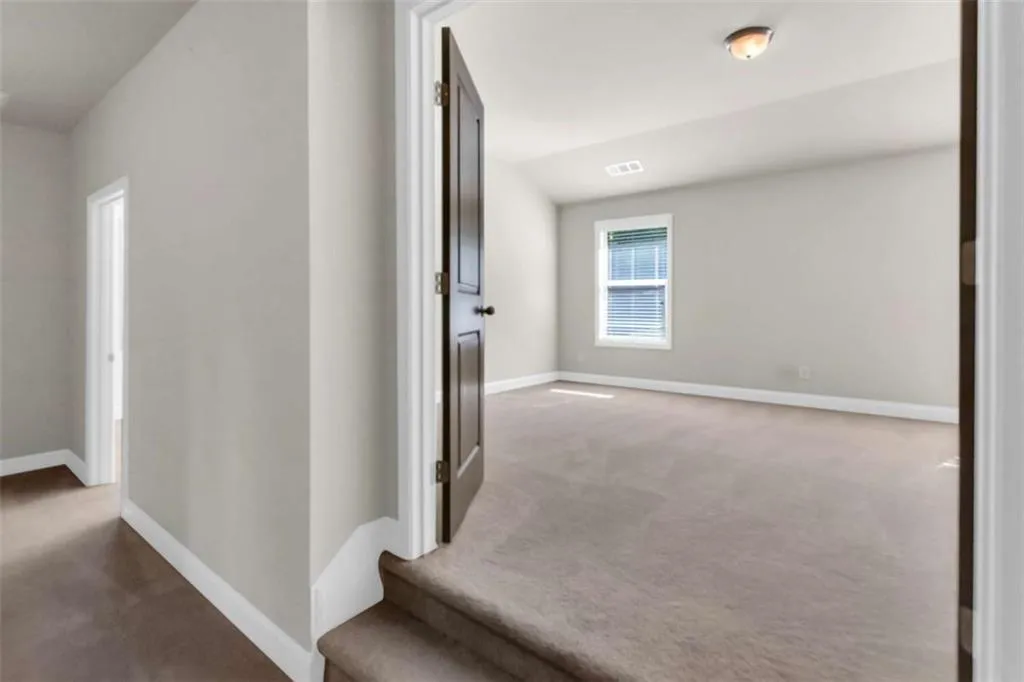 Flowery Branch, Georgia 30542, United States, 5 Bedrooms Bedrooms, ,3 BathroomsBathrooms,Residential,Active,172579