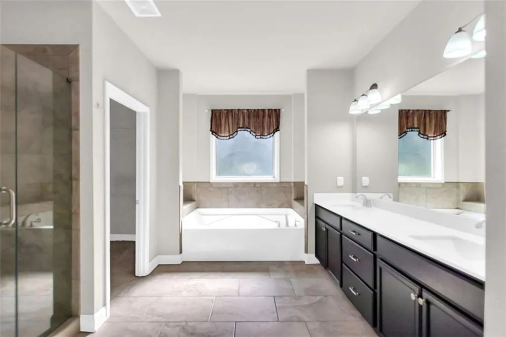 Flowery Branch, Georgia 30542, United States, 5 Bedrooms Bedrooms, ,3 BathroomsBathrooms,Residential,Active,172579