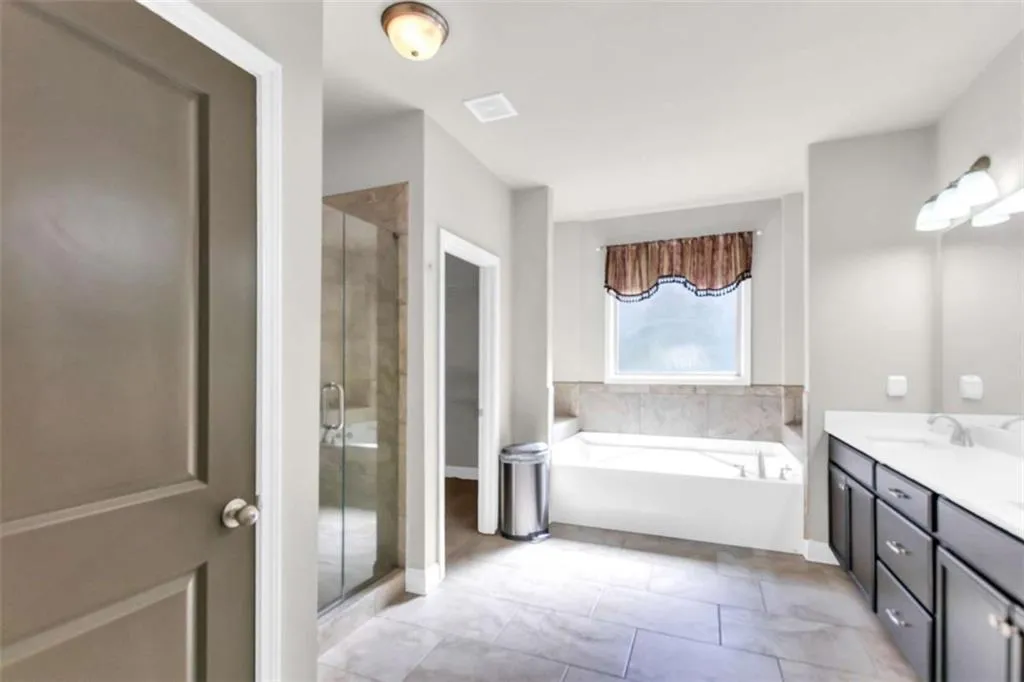 Flowery Branch, Georgia 30542, United States, 5 Bedrooms Bedrooms, ,3 BathroomsBathrooms,Residential,Active,172579