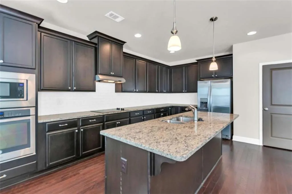 Flowery Branch, Georgia 30542, United States, 5 Bedrooms Bedrooms, ,3 BathroomsBathrooms,Residential,Active,172579