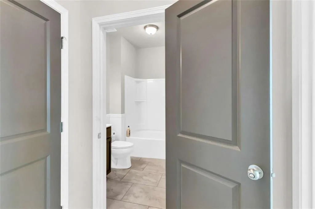 Flowery Branch, Georgia 30542, United States, 5 Bedrooms Bedrooms, ,3 BathroomsBathrooms,Residential,Active,172579