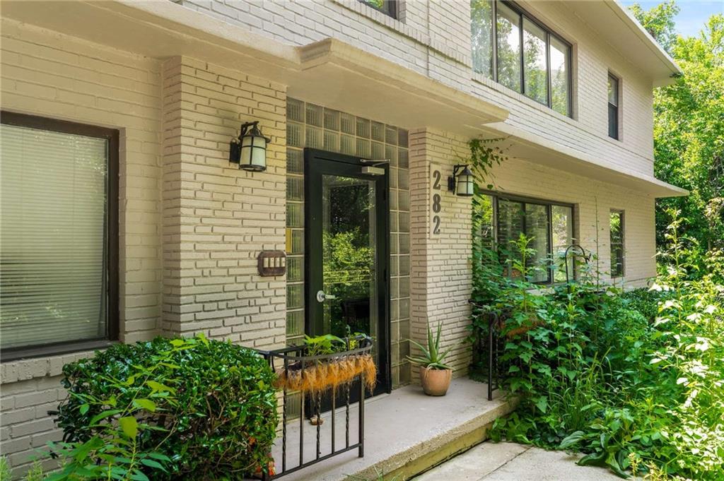 282 Ardmore Circle NW 6