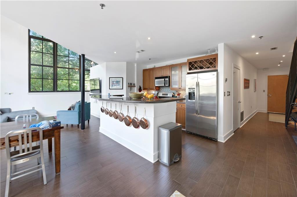 790 North Avenue NE 102