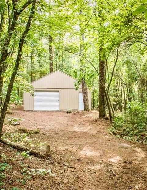 A home in Dacula