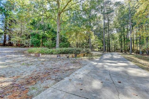 A home in Dacula