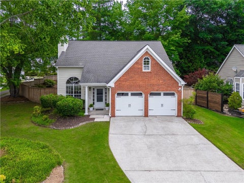 Homes For Sale - 2800 Laurelwood Lane<br/> Alpharetta, GA 30009