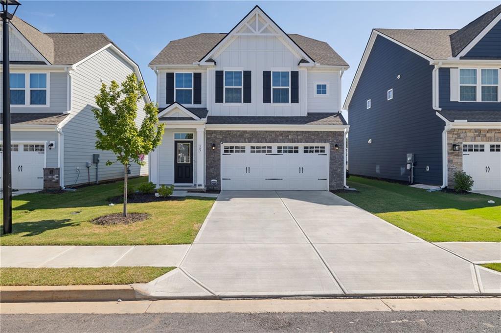 Welcome to 587 Gunter Dr, a beautifully maintained 3-bedroom, 2.5-bathroom home located in the sought-after Twin Lakes community in Hoschton, GA. This spacious home offers a perfect blend of modern amenities and classic charm, making it the ideal choice for anyone seeking comfort and style.
3 Bedrooms, 2.5 Bathrooms – Room for everyone, with ample closet space and cozy bedrooms.
Open-Concept Living – A bright and airy floor plan with seamless transitions between the kitchen, dining, and living areas.
Chef’s Kitchen – A well-equipped kitchen featuring modern appliances, quartz countertops, and plenty of cabinet space for storage.
Master Suite Retreat – The large master bedroom includes a walk-in closet and an en-suite bathroom with a double vanity, garden tub, and separate shower.
Located just minutes from shopping, dining, and entertainment options, this home offers the perfect balance of suburban tranquility and convenient access to everything you need. Don’t miss out on the opportunity to make this home yours!