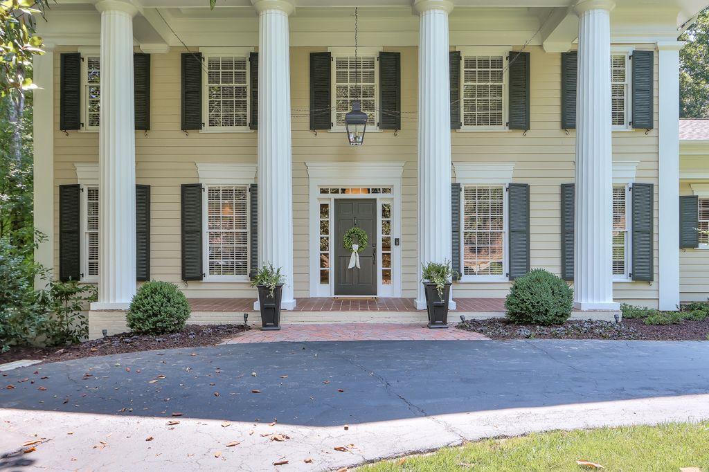575 VALLEY HALL Drive