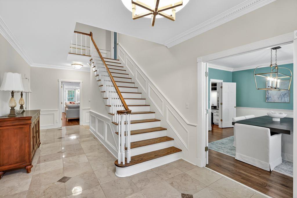 575 VALLEY HALL Drive