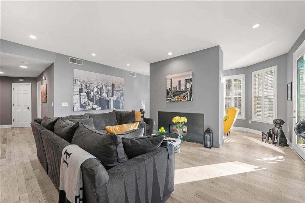 615 Mcgill Park Avenue NE