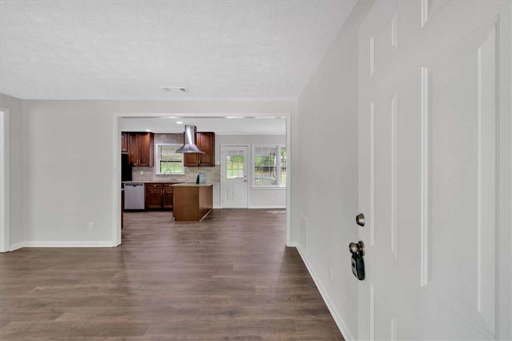 7025 Carolyn Circle, Lithia Springs, Georgia image 3