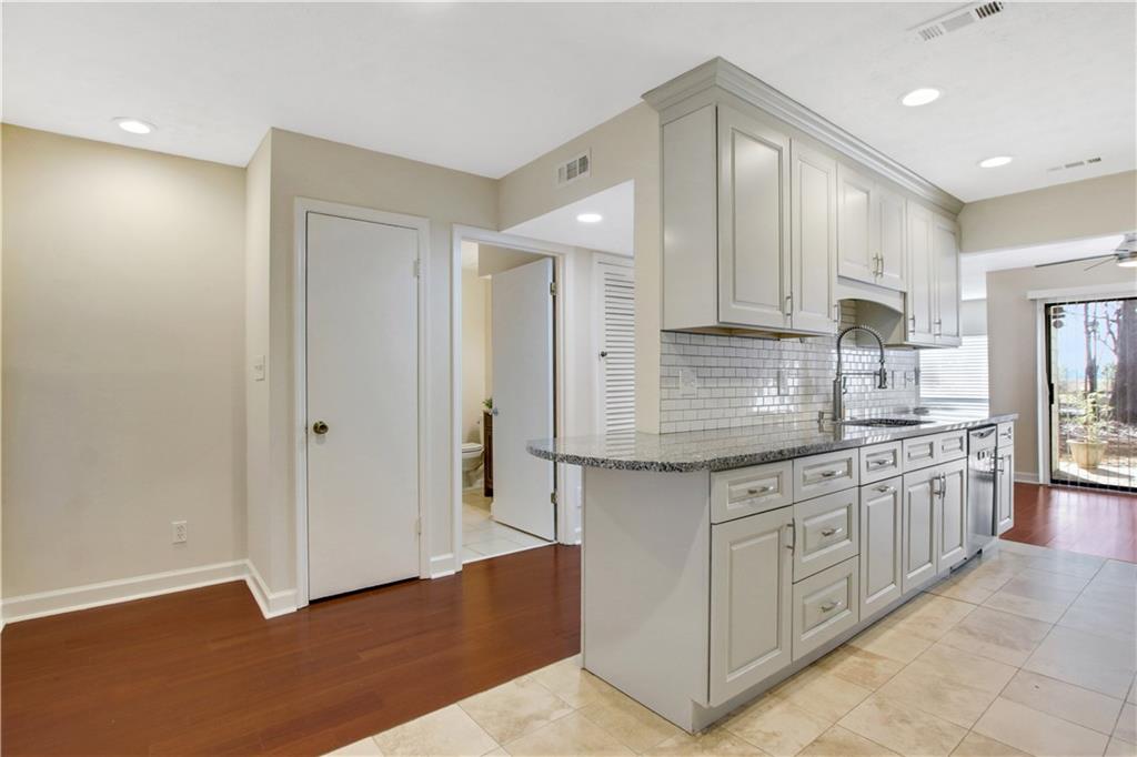 4870 Twin Lakes Trail