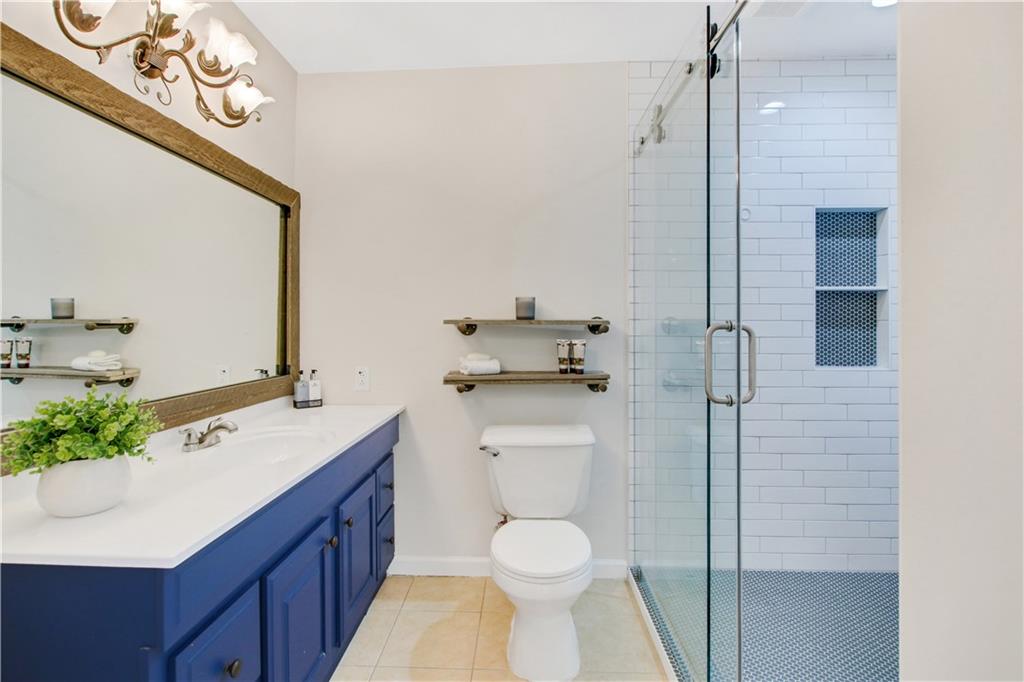 4870 Twin Lakes Trail
