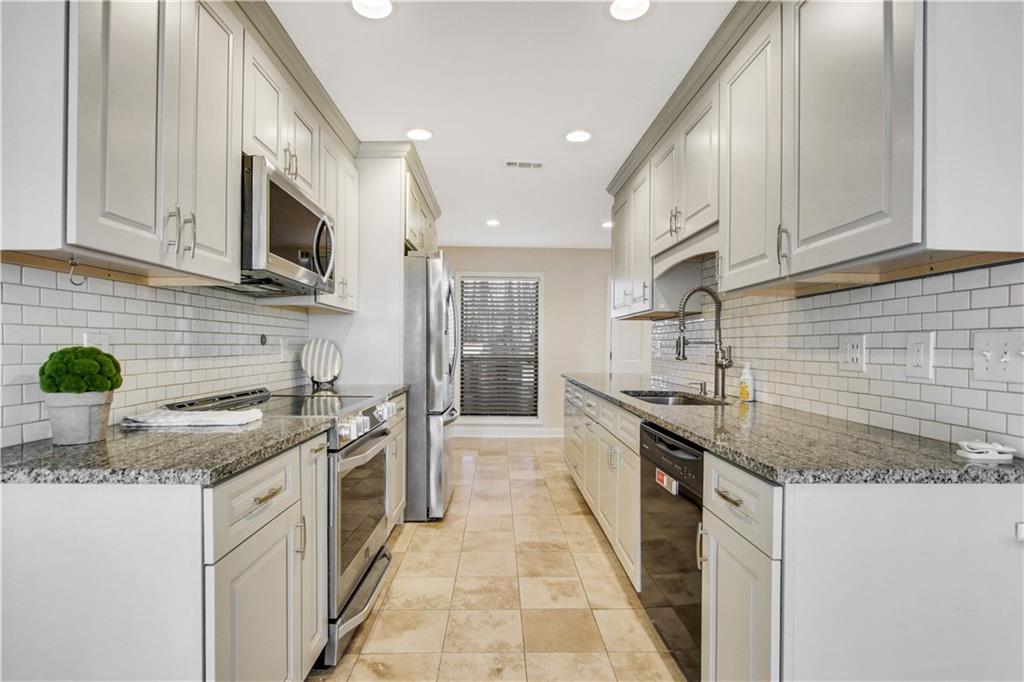 4870 Twin Lakes Trail