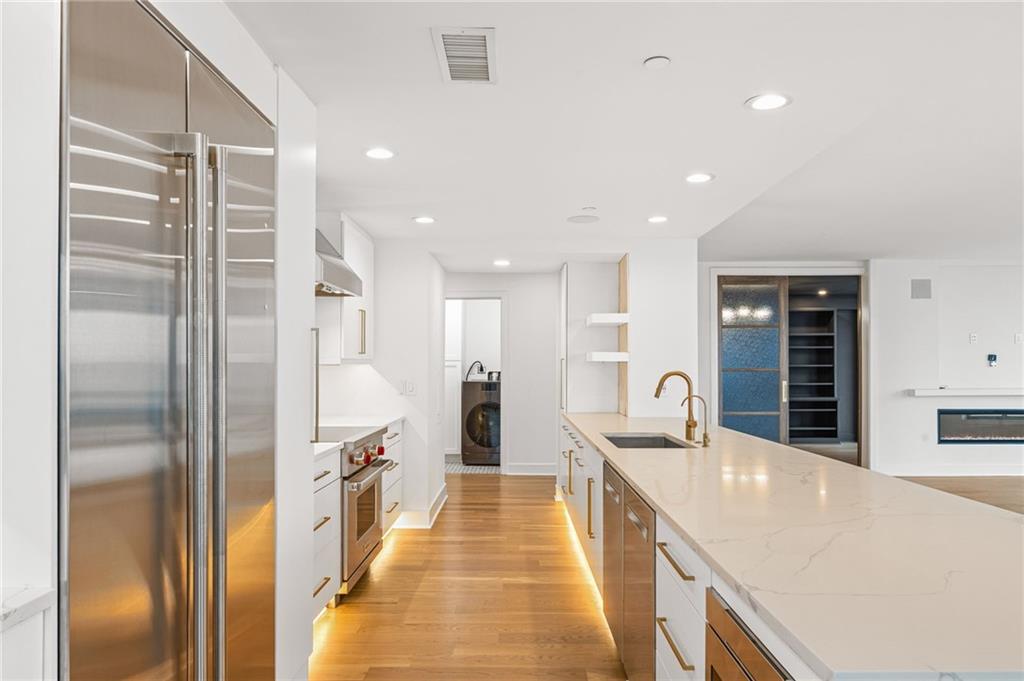 3481 Lakeside Drive NE P206