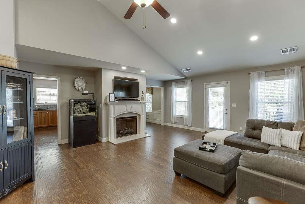 5652 Leaf Ridge Lane