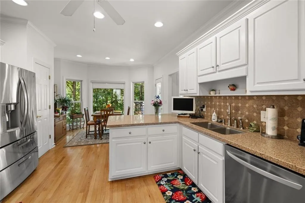 Gainesville, Georgia 30506, United States, 5 Bedrooms Bedrooms, ,4 BathroomsBathrooms,Residential,Active,131964