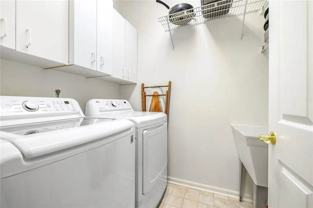 Gainesville, Georgia 30506, United States, 5 Bedrooms Bedrooms, ,4 BathroomsBathrooms,Residential,Active,131964