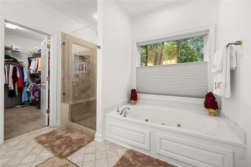 Gainesville, Georgia 30506, United States, 5 Bedrooms Bedrooms, ,4 BathroomsBathrooms,Residential,Active,131964