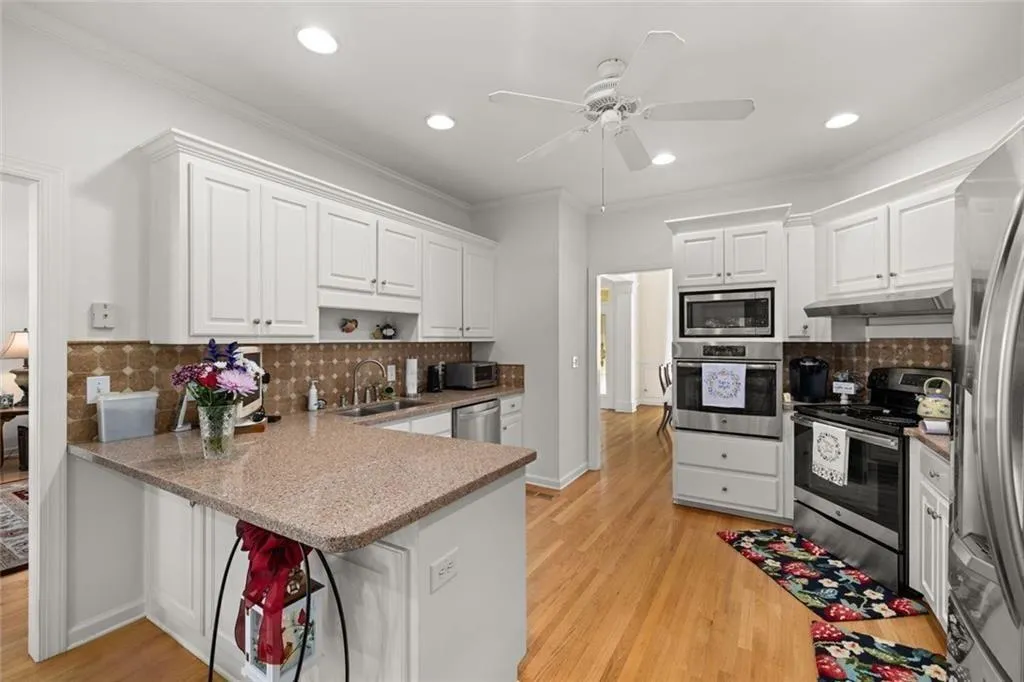 Gainesville, Georgia 30506, United States, 5 Bedrooms Bedrooms, ,4 BathroomsBathrooms,Residential,Active,131964