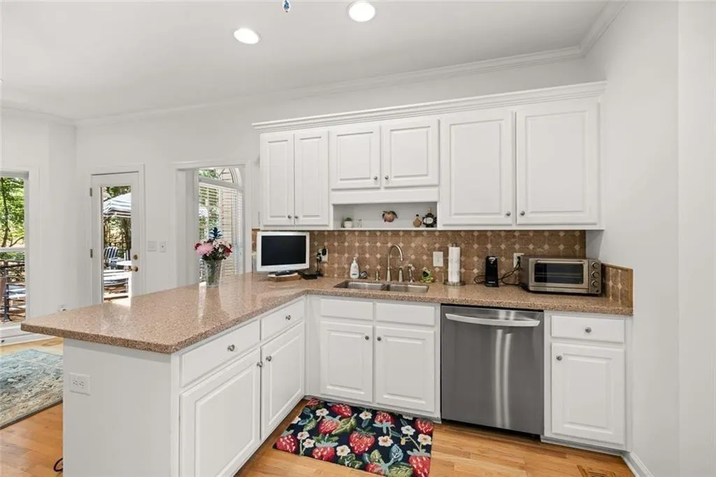 Gainesville, Georgia 30506, United States, 5 Bedrooms Bedrooms, ,4 BathroomsBathrooms,Residential,Active,131964