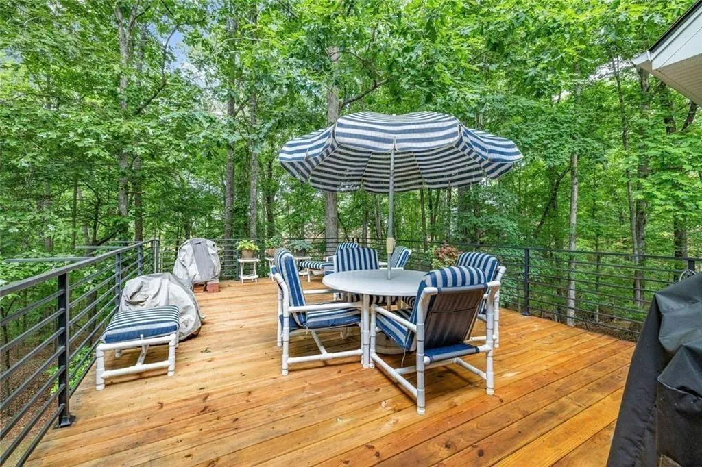 Gainesville, Georgia 30506, United States, 5 Bedrooms Bedrooms, ,4 BathroomsBathrooms,Residential,Active,131964