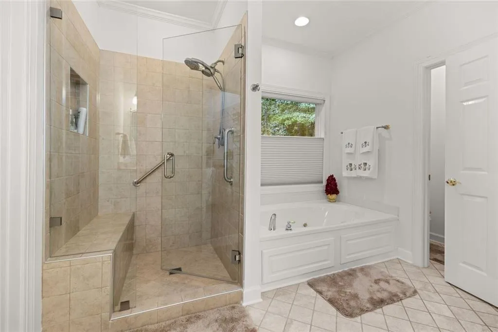 Gainesville, Georgia 30506, United States, 5 Bedrooms Bedrooms, ,4 BathroomsBathrooms,Residential,Active,131964