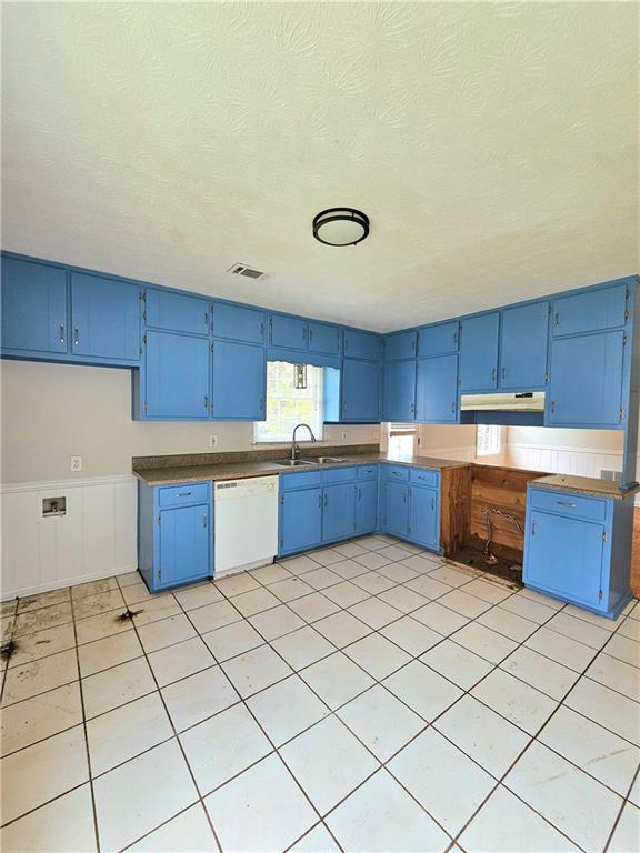 589 Catrina Court, Stone Mountain, Georgia image 7