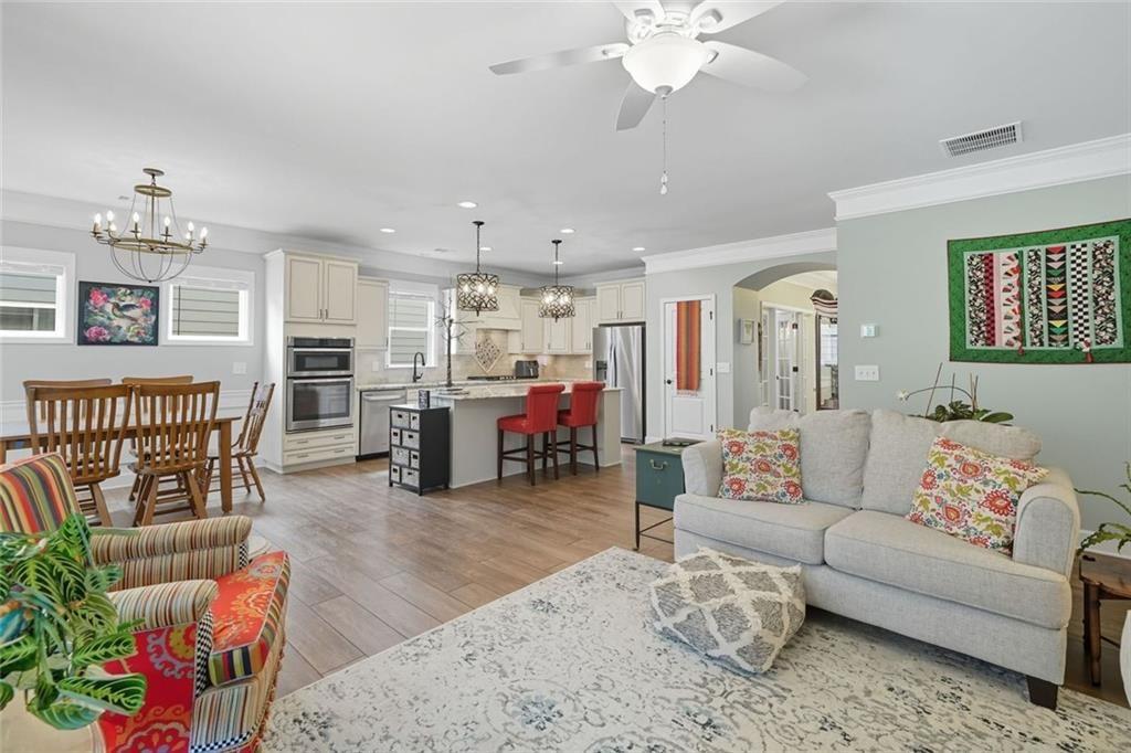 WOODHAVEN COURT - Residential