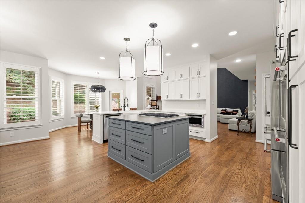 1215 Lake Washington Circle
